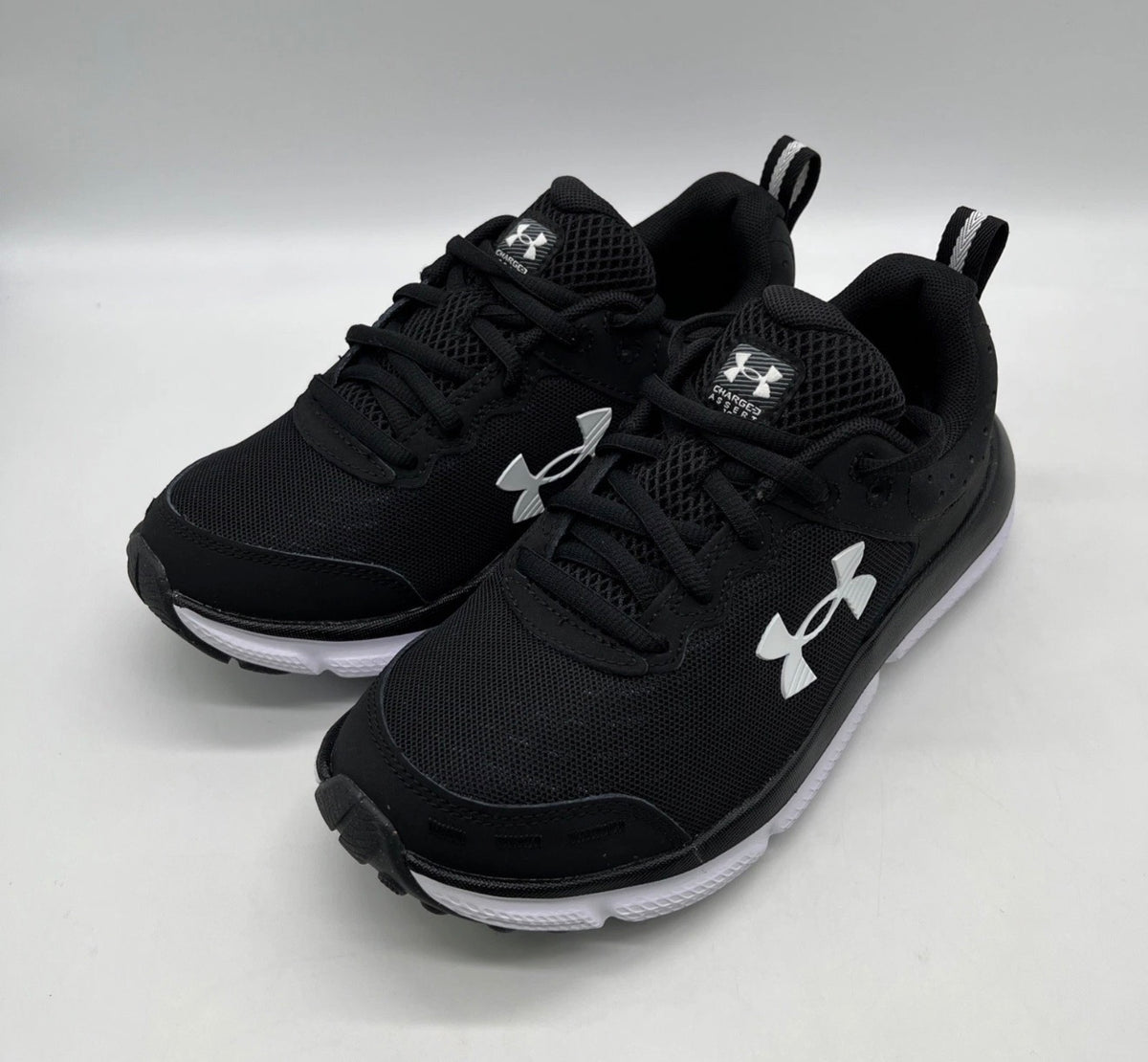 Zapatos Under Armour Charged Assert 10 Mujer – Black/White | Running Original - Talla 6