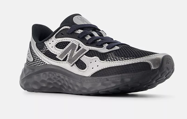 New Balance Fresh Foam Arishi v4 Tiralux Mujer | Negro/Plata | Running & Casual