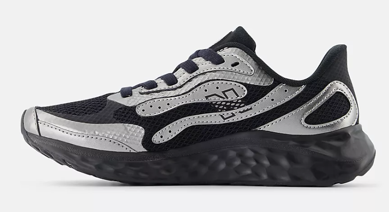 New Balance Fresh Foam Arishi v4 Tiralux Mujer | Negro/Plata | Running & Casual
