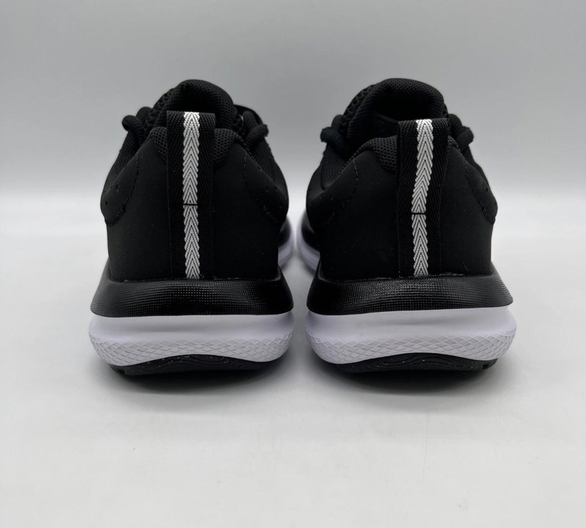 Zapatos Under Armour Charged Assert 10 Mujer – Black/White | Running Original - Talla 6