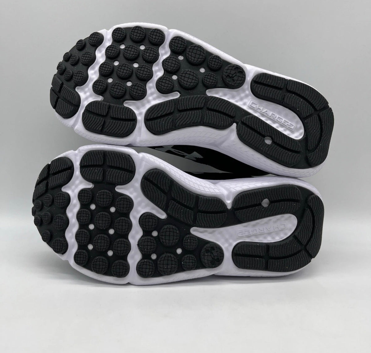 Zapatos Under Armour Charged Assert 10 Mujer – Black/White | Running Original - Talla 6