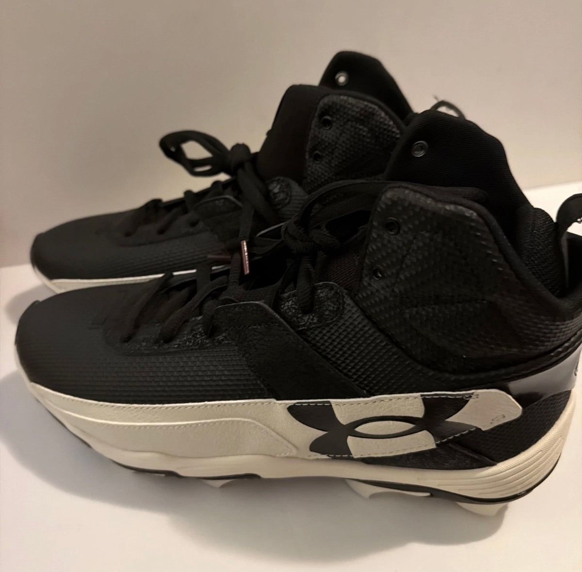 Under Armour Harper 10 RM Mid – Tacos de Béisbol para Hombre Negro/Blanco - Talla 10 - 10.5