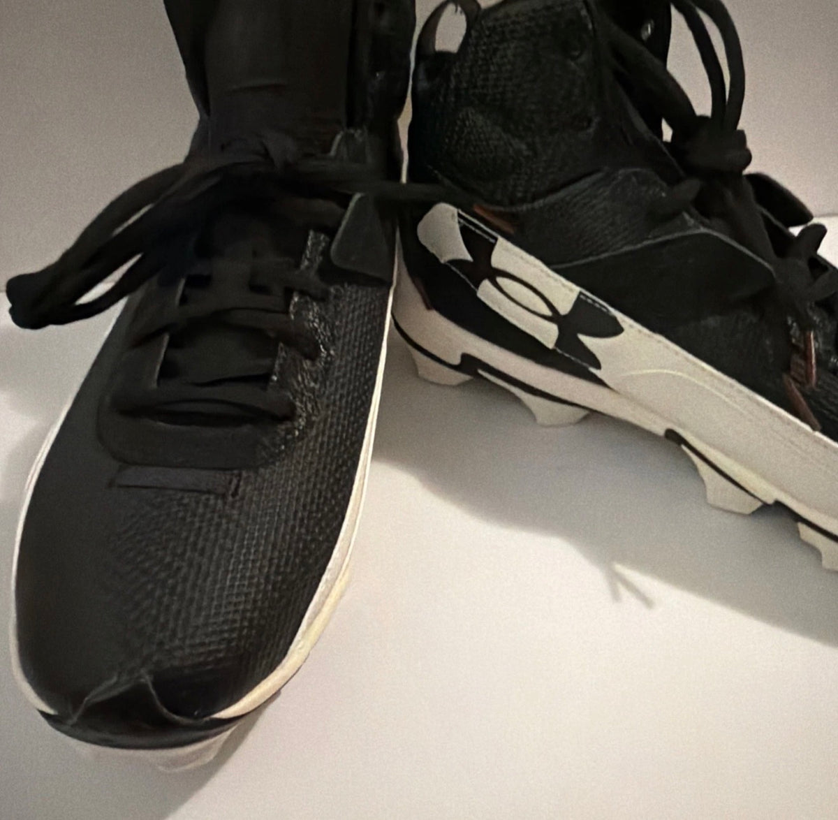 Under Armour Harper 10 RM Mid – Tacos de Béisbol para Hombre Negro/Blanco - Talla 10 - 10.5
