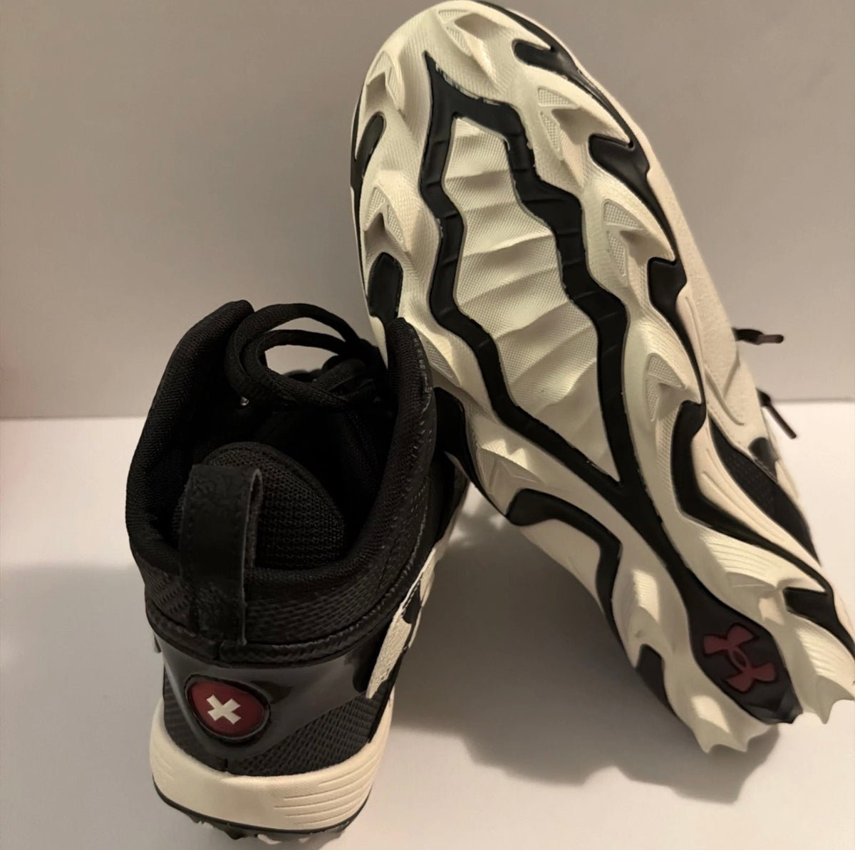 Under Armour Harper 10 RM Mid – Tacos de Béisbol para Hombre Negro/Blanco - Talla 10 - 10.5