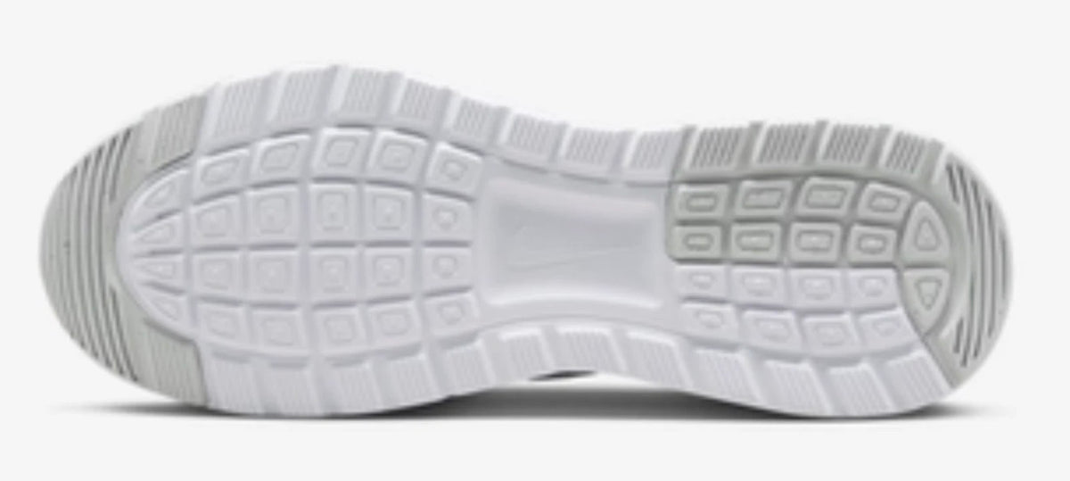 Nike Air Max Nuaxis Mujer – White / Metallic Silver