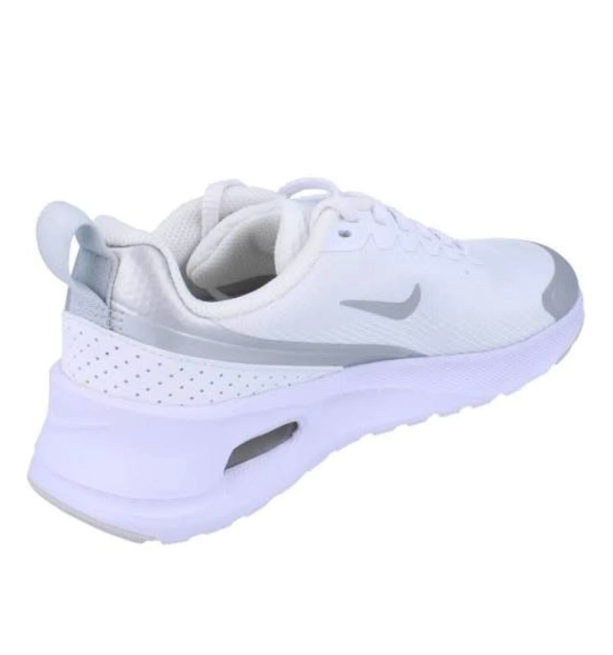 Nike Air Max Nuaxis Mujer – White / Metallic Silver