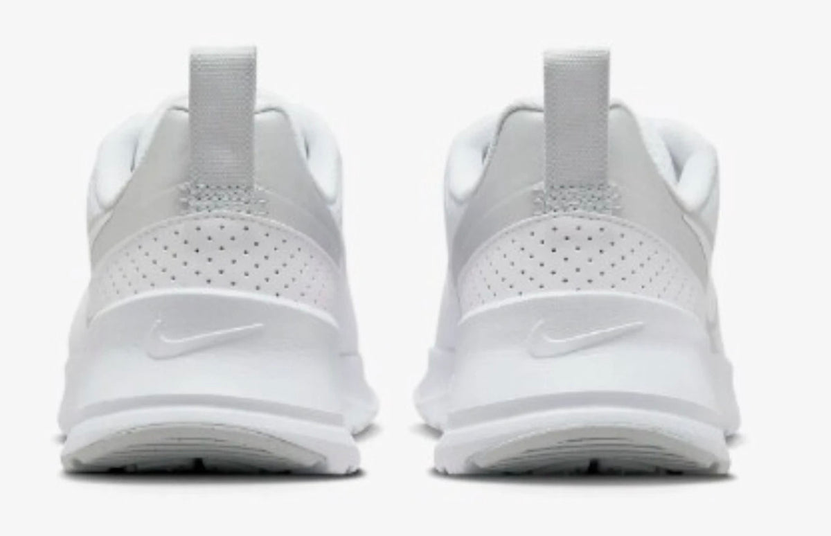 Nike Air Max Nuaxis Mujer – White / Metallic Silver